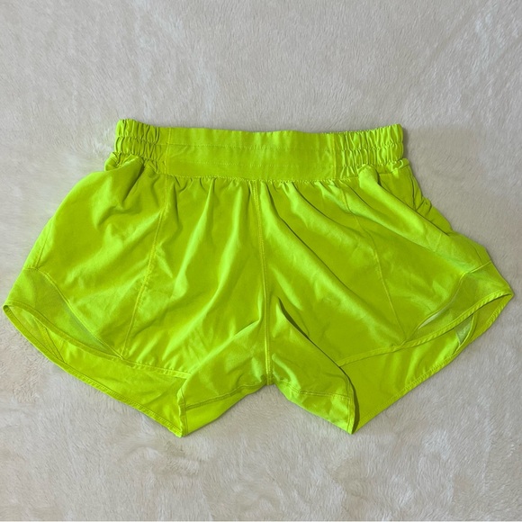 🦚 Lululemon Hotty Hot Low-Rise Lined Shorts 4” - Picture 2 of 12